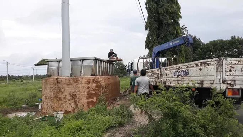 Cận cảnh cặp bánh tét siêu to khổng lồ dâng cúng Bà Chúa Xứ - Ảnh 5. Cận cảnh cặp bánh tét siêu to khổng lồ dâng cúng Bà Chúa Xứ - Ảnh 5.