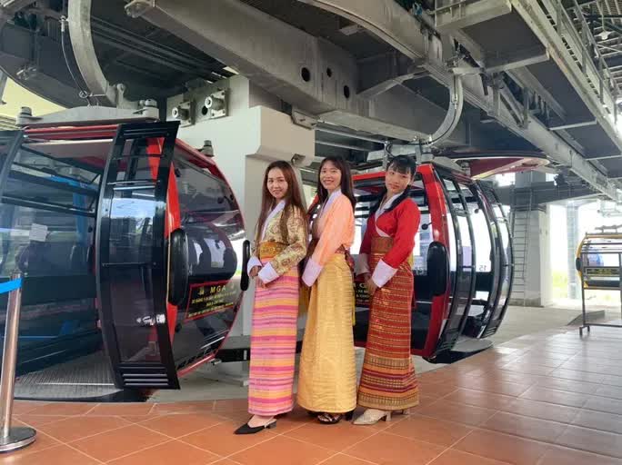 Hình ảnh du khách ùn ùn đi cáp treo ở Châu Đốc và Phú Quốc - Ảnh 7. Hình ảnh du khách ùn ùn đi cáp treo ở Châu Đốc và Phú Quốc - Ảnh 7.