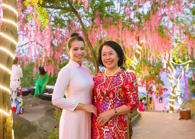 Hình ảnh du khách ùn ùn đi cáp treo ở Châu Đốc và Phú Quốc - Ảnh 8. Hình ảnh du khách ùn ùn đi cáp treo ở Châu Đốc và Phú Quốc - Ảnh 8.