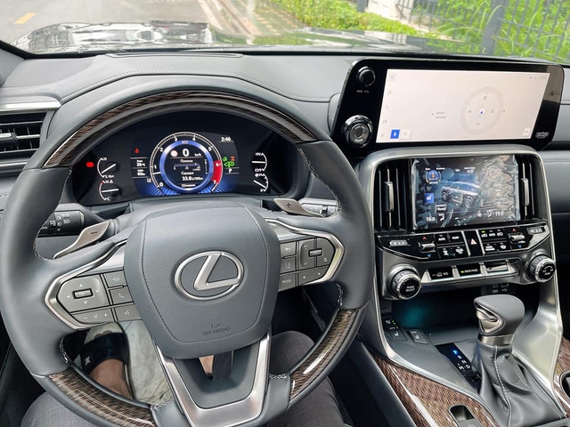 Lexus LX 600 Ultra Luxury nhập khẩu tư nhân đầu tiên về đại lý - Lựa chọn dành cho giới nhà giàu không thích chờ đợi - Ảnh 2.