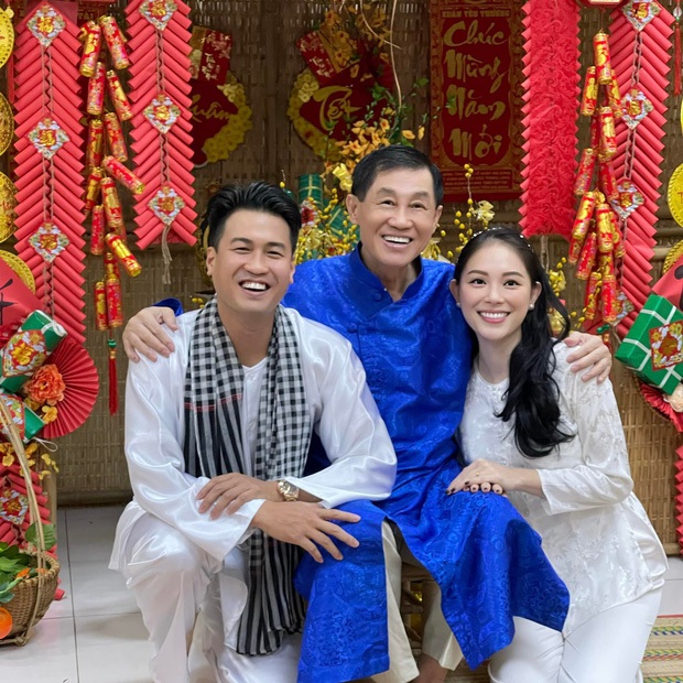 Cô gái sắp cưới con tỷ phú Johnathan Hạnh Nguyễn: Từng là mẫu ảnh ở Hà Nội, được trao vị trí cấp cao trong tập đoàn của vua hàng hiệu - Ảnh 9.