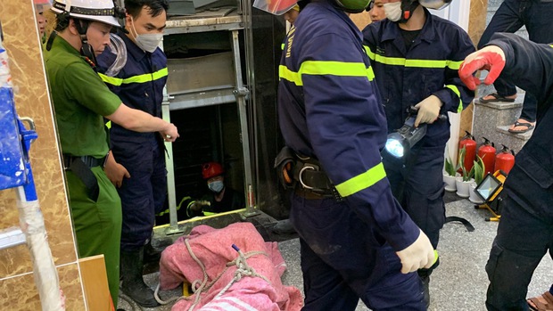  Nguyên nhân ban đầu vụ rơi thang máy khiến 2 người tử vong ở Hà Nội - Ảnh 1.