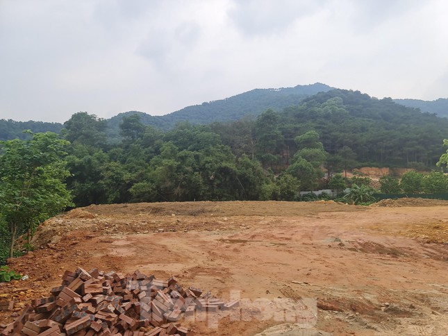  Cận cảnh loạt biệt thự xẻ thịt núi rừng sau kết luận thanh tra tại Sóc Sơn  - Ảnh 3.