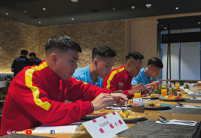 ĐT U23 Việt Nam đã tới UAE, sẵn sàng cho đợt tập huấn trước thềm VCK U23 châu Á 2022 - Ảnh 8.