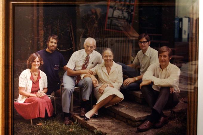 Câu chuyện thần kỳ của gia tộc kiếm 1,6 tỷ đồng/phút: Từ cửa hàng 5 xu 1 hào đến ông vua bán lẻ của Mỹ, thành công nhờ bán rẻ lời nhiều - Ảnh 6. Câu chuyện thần kỳ của gia tộc kiếm 1,6 tỷ đồng/phút: Từ cửa hàng 5 xu 1 hào đến ông vua bán lẻ của Mỹ, thành công nhờ bán rẻ lời nhiều - Ảnh 6.