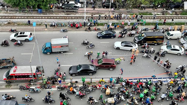  Hà Nội: Tai nạn liên hoàn trên đường Giải Phóng, người điều khiển xe máy tử vong - Ảnh 2.