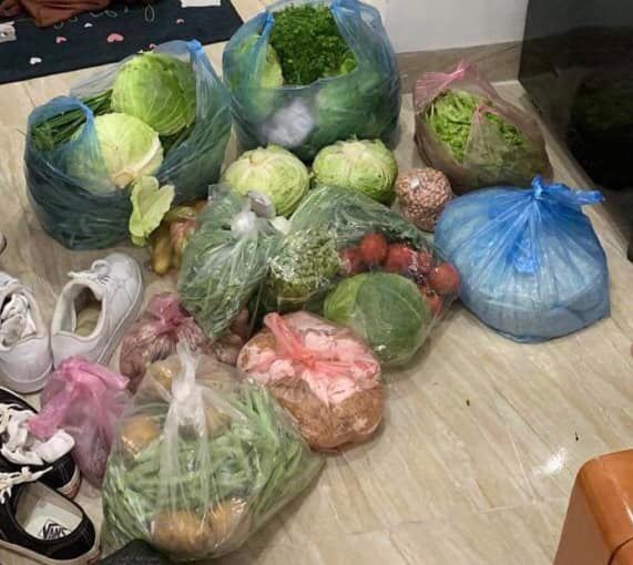 Những chuyến xe chở cả quê hương lên thành phố, dân mạng bật cười dí dỏm: Mỗi lần về nhà như sóng thần quét qua, lương thực, thực phẩm cuốn đi bằng sạch - Ảnh 4. Những chuyến xe chở cả quê hương lên thành phố, dân mạng bật cười dí dỏm: Mỗi lần về nhà như sóng thần quét qua, lương thực, thực phẩm cuốn đi bằng sạch - Ảnh 4.