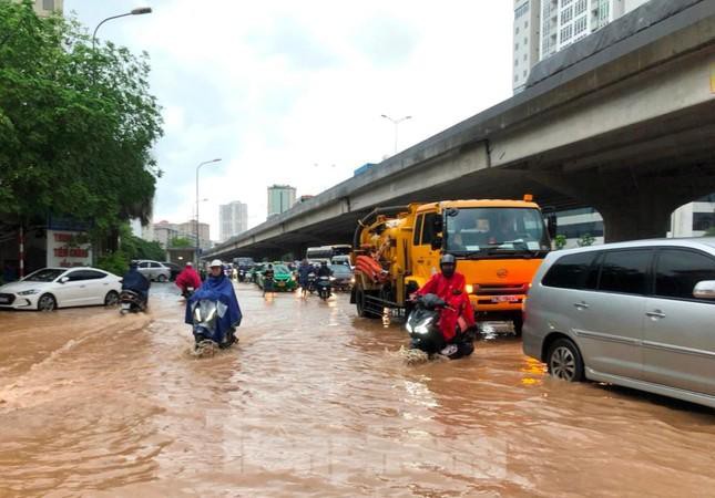  Mưa lớn, hạ tầng tốt như Mỹ, châu Âu cũng ‘không chịu được’?  - Ảnh 2.