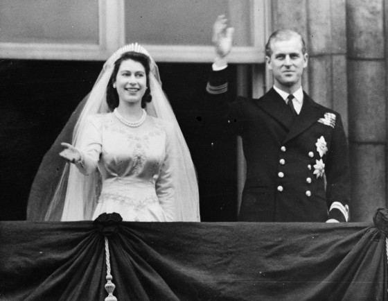 Bất chấp sóng gió, Nữ hoàng Anh vẫn viết nên câu chuyện cổ tích về hôn nhân hoàng gia thời hiện đại, khiến hàng triệu người ngưỡng mộ - Ảnh 3.