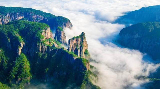 Núi đá thiêng liêng nhất Trung Quốc: Cao gần 1.000m có hình dáng Phật Bà chắp tay, cảnh tượng sau cơn mưa mới thật sự ngỡ ngàng - Ảnh 4.