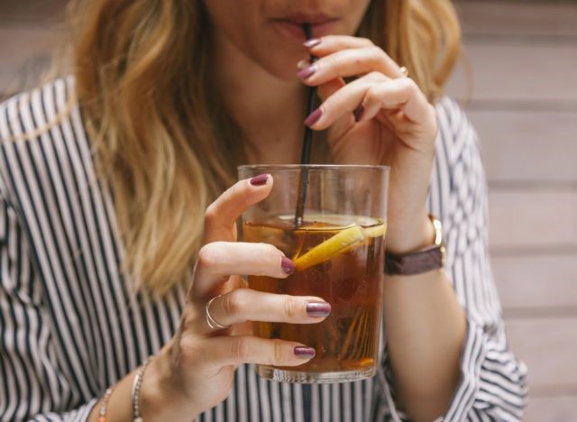 Điều gì xảy ra với lượng đường trong máu khi bạn uống trà? Trà đá tưởng chừng có lợi nhưng lại gây hại cho sức khỏe đến không ngờ - Ảnh 4.