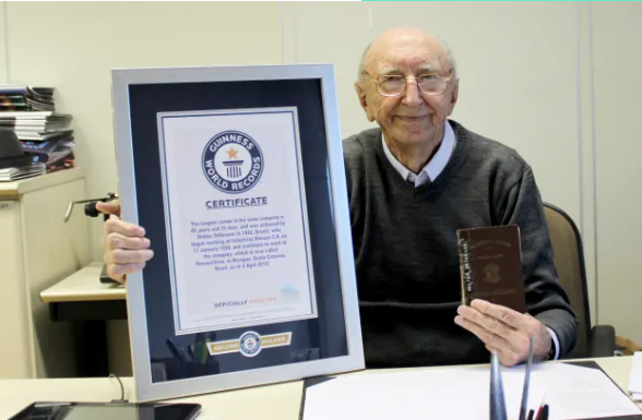Lời khuyên thấm thía của cụ ông 100 tuổi, lập kỷ lục thế giới vì 84 năm làm việc cho một công ty duy nhất - Ảnh 1.
