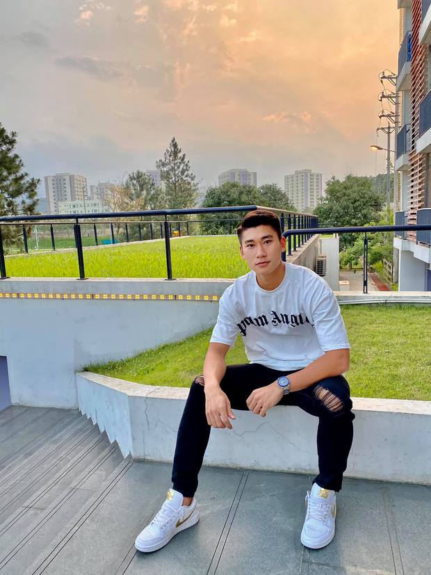 Điểm danh dàn nam thần U23 Việt Nam đổ bộ SEA Games 31: Cao 1m8 trở lên, đẹp trai miễn bàn! - Ảnh 13. Điểm danh dàn nam thần U23 Việt Nam đổ bộ SEA Games 31: Cao 1m8 trở lên, đẹp trai miễn bàn! - Ảnh 13.