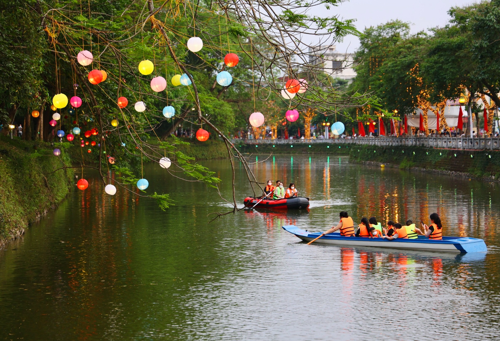  Hà Nội ‘nở rộ phố đi bộ: Chốn vui chơi cuối tuần cho người dân ngày càng đa dạng - Ảnh 9.