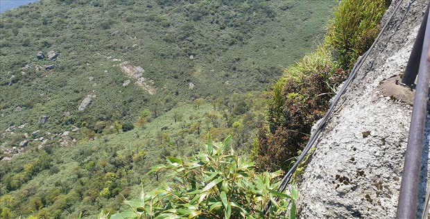  Cận cảnh nơi nữ du khách U60 rơi xuống suốt 7 ngày ở Yên Tử: Vực sâu hàng trăm mét, vách núi dựng đứng - Ảnh 5.