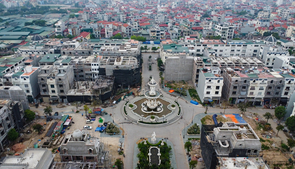  Về ngôi làng giàu có bậc nhất miền Bắc, chớp mắt lại thấy nhiều dinh thự - Ảnh 2.