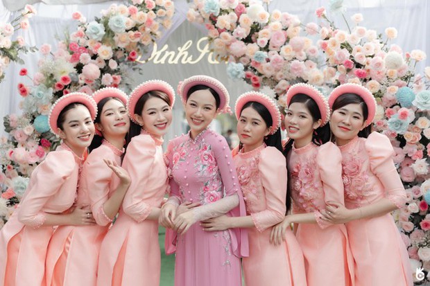 Dàn người đẹp Hoa hậu Việt Nam 2020 bê tráp trong đám hỏi của Top 5 Phạm Thị Phương Quỳnh - Ảnh 1.