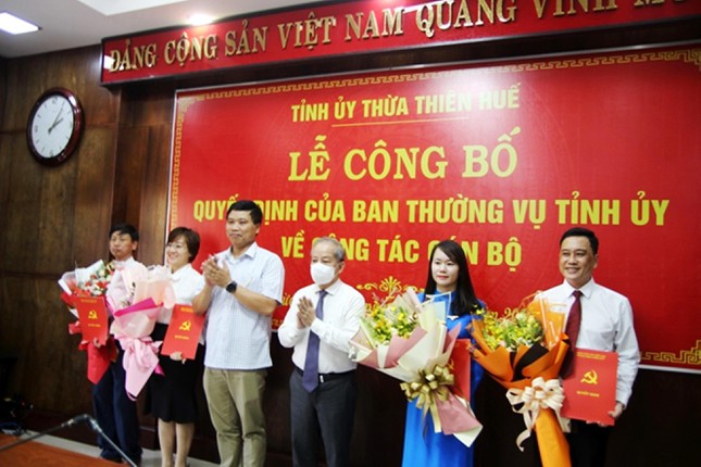  Công bố các quyết định điều động, bổ nhiệm, chuẩn y cán bộ của Ban Thường vụ Tỉnh ủy TT-Huế  - Ảnh 1.