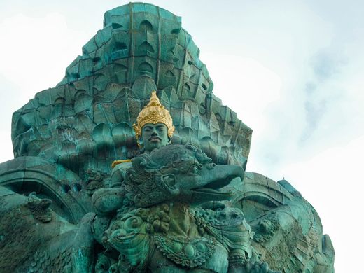 Bức tượng khổng lồ xây gần 3 thập kỷ mới hoàn thành, nằm ở vùng đất nổi tiếng mà ai cũng muốn đến một lần trong đời - Ảnh 3.