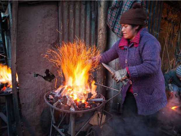 Cuộc sống ở thị trấn cao nhất thế giới: Vật lộn với thiên nhiên khắc nghiệt, chịu ô nhiễm nặng nề nhưng người người đổ xô đến cư trú - Ảnh 9.