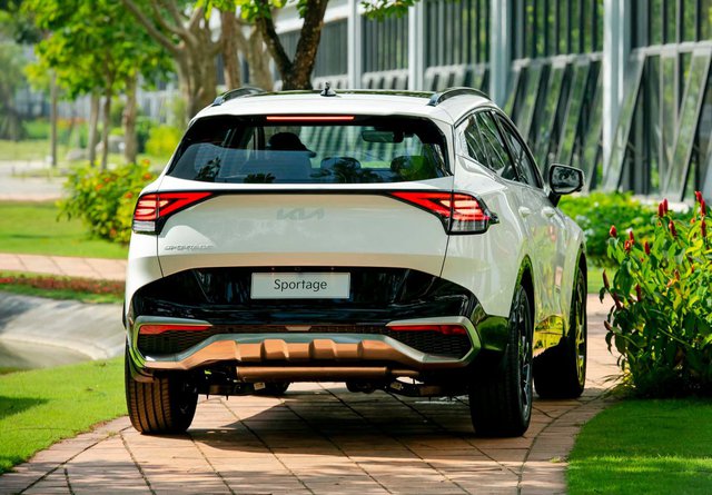 Ảnh thực tế Kia Sportage 2022 tại Việt Nam: Giá chốt từ 899 triệu đồng, 8 phiên bản, lắp ráp trong nước, đắt hơn hẳn Hyundai Tucson - Ảnh 7.