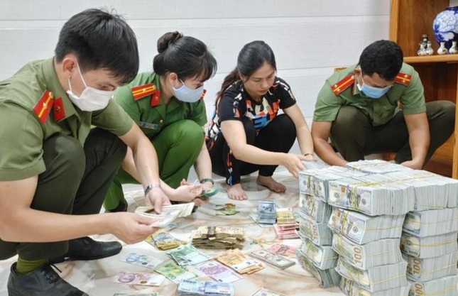  Vụ vận chuyển 30.000 tỷ đồng ra nước ngoài: Tiếp tục điều tra nhiều chủ tiệm vàng  - Ảnh 1.