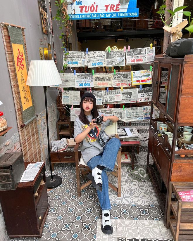 TP.HCM có 4 quán cà phê “bán vé” quay về tuổi thơ: Có đủ từ xí muội, kẹo C, mì trẻ em đến trò chơi điện tử chứa chan kỉ niệm - Ảnh 14. TP.HCM có 4 quán cà phê “bán vé” quay về tuổi thơ: Có đủ từ xí muội, kẹo C, mì trẻ em đến trò chơi điện tử chứa chan kỉ niệm - Ảnh 14.