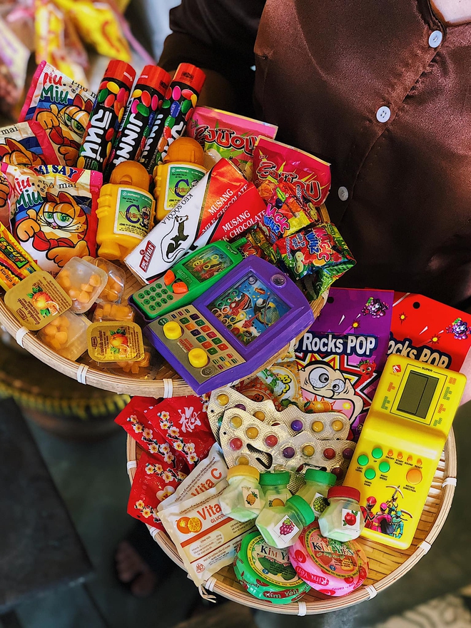 TP.HCM có 4 quán cà phê “bán vé” quay về tuổi thơ: Có đủ từ xí muội, kẹo C, mì trẻ em đến trò chơi điện tử chứa chan kỉ niệm  - Ảnh 19.