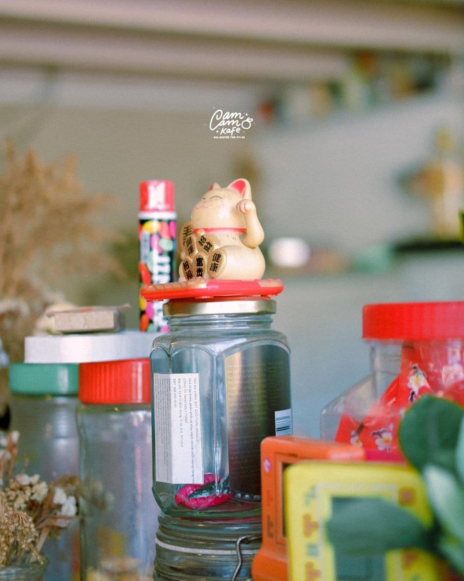 TP.HCM có 4 quán cà phê “bán vé” quay về tuổi thơ: Có đủ từ xí muội, kẹo C, mì trẻ em đến trò chơi điện tử chứa chan kỉ niệm - Ảnh 29. TP.HCM có 4 quán cà phê “bán vé” quay về tuổi thơ: Có đủ từ xí muội, kẹo C, mì trẻ em đến trò chơi điện tử chứa chan kỉ niệm - Ảnh 29.