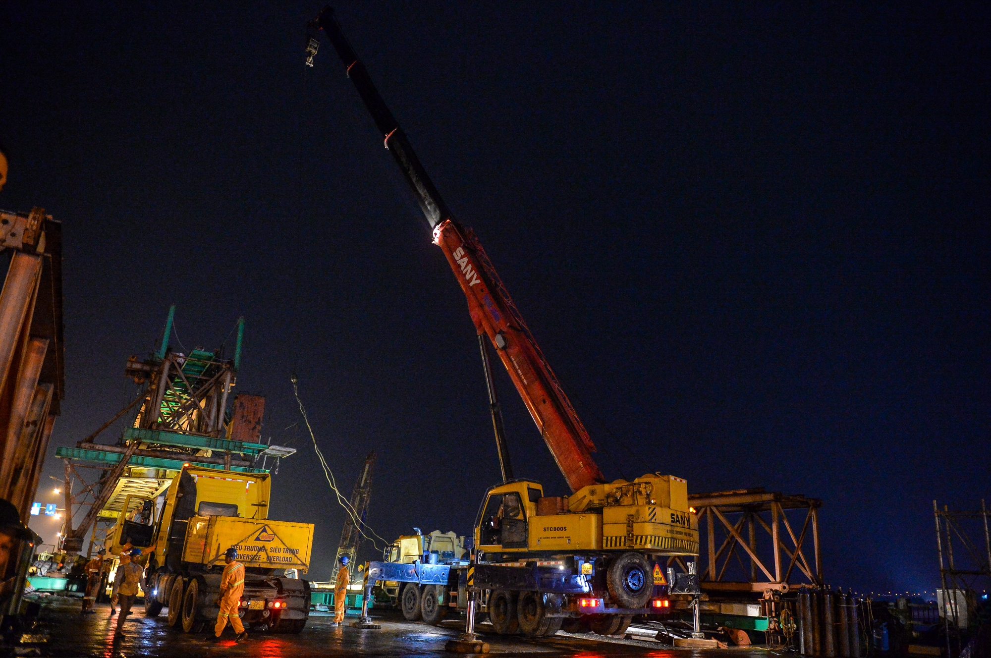  Trắng đêm dùng siêu xe 52 bánh tháo phiến dầm 68 tấn của cầu Vĩnh Tuy - Ảnh 10.
