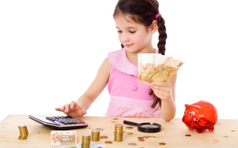 Không bao giờ là quá sớm để dạy con nhận ra giá trị của tiền: 3 tuổi tập chờ đợi, 4 tuổi học tính toán, bước vào tuổi thiếu niên có thể lập kế hoạch kiếm tiền - Ảnh 4.