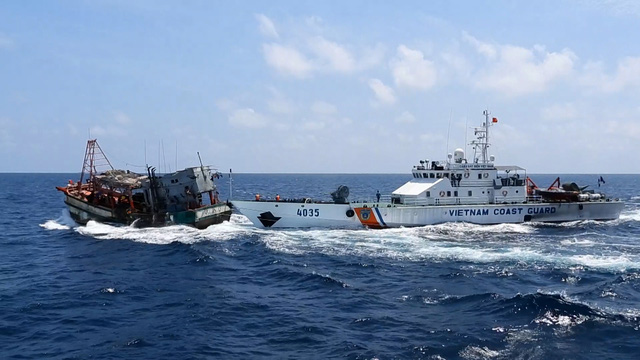 Buôn lậu xăng dầu trên biển: Nhiều đối tượng sẵn sàng tấn công lực lượng chức năng - Ảnh 2.