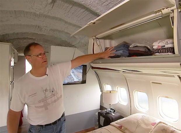 Người đàn ông cải tạo chiếc máy bay cũ thành 5 phòng tiện nghi, sống quây quần cùng gia đình suốt 11 năm: Nội thất kinh ngạc! - Ảnh 27.