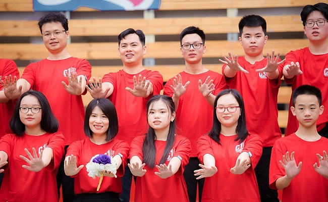 Một trường THCS ở Hà Nội 3 năm liên tiếp có lớp 100% đỗ trường chuyên: Ngó profile của thầy Chủ nhiệm mới thấy khủng - Ảnh 1. Một trường THCS ở Hà Nội 3 năm liên tiếp có lớp 100% đỗ trường chuyên: Ngó profile của thầy Chủ nhiệm mới thấy khủng - Ảnh 1.