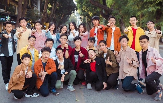 Một trường THCS ở Hà Nội 3 năm liên tiếp có lớp 100% đỗ trường chuyên: Ngó profile của thầy Chủ nhiệm mới thấy khủng - Ảnh 2. Một trường THCS ở Hà Nội 3 năm liên tiếp có lớp 100% đỗ trường chuyên: Ngó profile của thầy Chủ nhiệm mới thấy khủng - Ảnh 2.