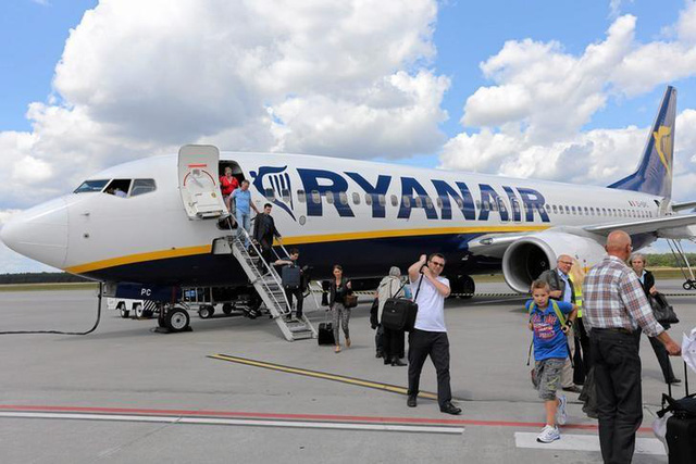 CEO Ryanair: Giá vé máy bay sẽ tăng mạnh - Ảnh 1.
