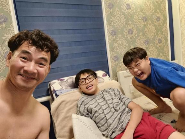 Xuân Bắc khoe ảnh Minh Bủm chuẩn bị thi vào lớp 10 nhưng có 1 CHI TIẾT khiến ai nấy nể danh hài cách dạy con - Ảnh 3. Xuân Bắc khoe ảnh Minh Bủm chuẩn bị thi vào lớp 10 nhưng có 1 CHI TIẾT khiến ai nấy nể danh hài cách dạy con - Ảnh 3.