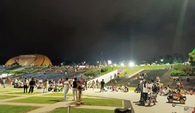 Đà Lạt đông nghẹt du khách - Ảnh 2. Đà Lạt đông nghẹt du khách - Ảnh 2.