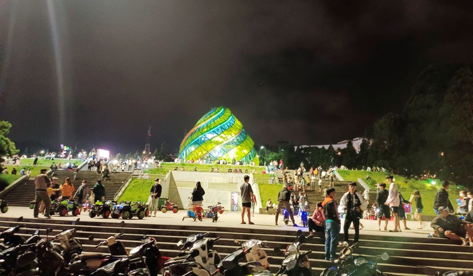 Đà Lạt đông nghẹt du khách - Ảnh 7. Đà Lạt đông nghẹt du khách - Ảnh 7.