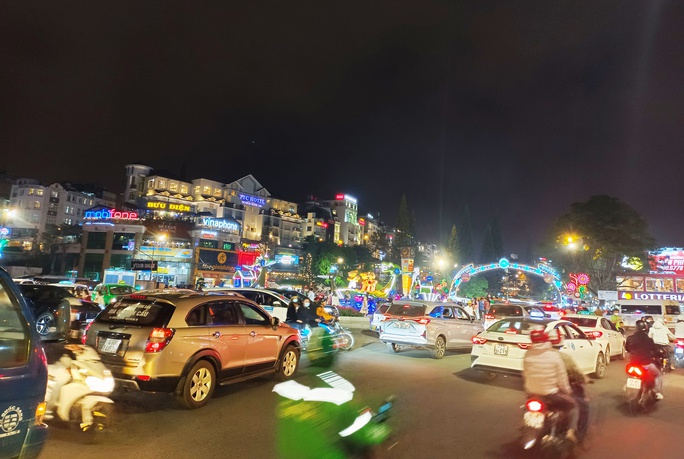 Đà Lạt đông nghẹt du khách - Ảnh 10. Đà Lạt đông nghẹt du khách - Ảnh 10.