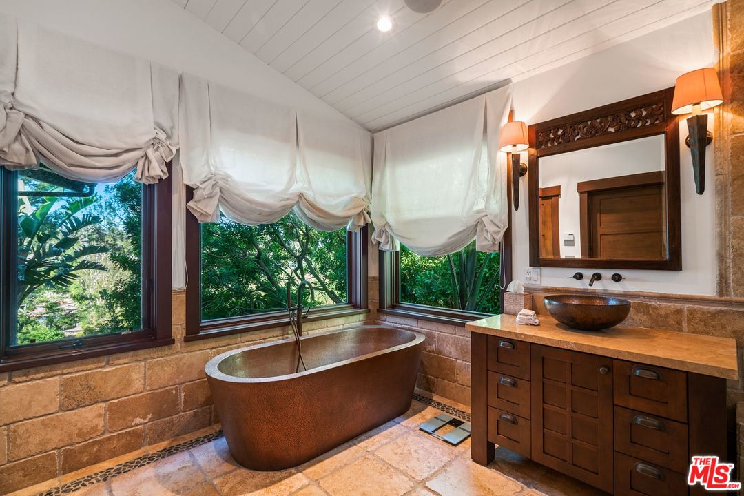 Nhìn profile 2 vợ cũ mới thấy tỷ phú Google có con mắt chọn bạn đời thật tinh tường: Người là em gái CEO YouTube, người sở hữu học vấn khủng, nhưng đều kinh doanh giỏi - Ảnh 14. Nhìn profile 2 vợ cũ mới thấy tỷ phú Google có con mắt chọn bạn đời thật tinh tường: Người là em gái CEO YouTube, người sở hữu học vấn khủng, nhưng đều kinh doanh giỏi - Ảnh 14.