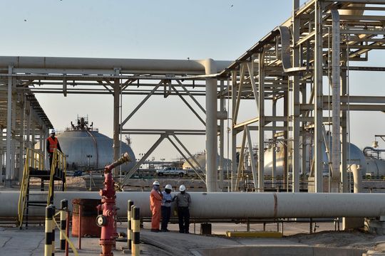 OPEC cân nhắc loại bỏ Nga khỏi các thoả thuận sản xuất dầu - Ảnh 1.