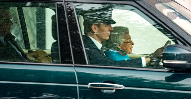 Nữ hoàng Anh lộ diện trước đại lễ Bạch Kim, không khí nhộn nhịp khắp nơi còn vợ chồng Meghan nhận tin đáng buồn - Ảnh 2.