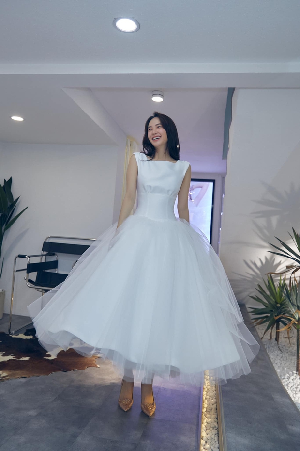Save = Follow #Ngọc_Băng❄ | Sparkle wedding dress, Fairytale dress, Fantasy  dress