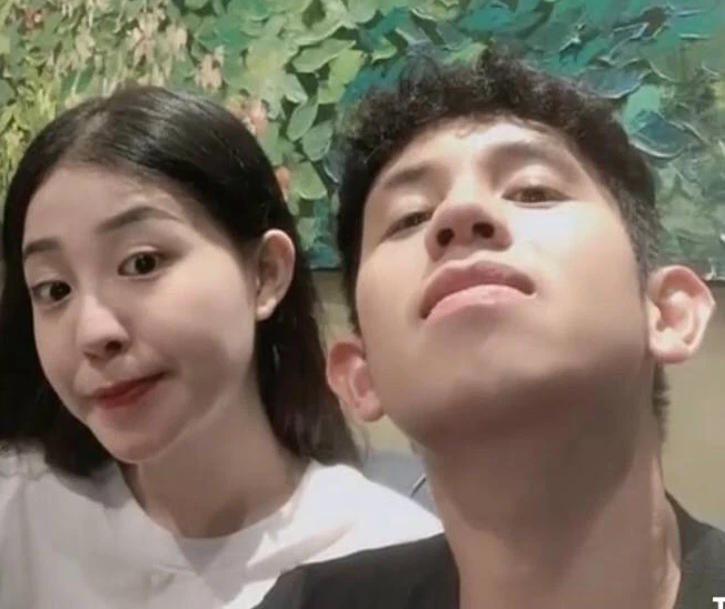 Chàng Pinky điệu đà của tuyển Việt Nam: Đi giày ngàn USD, sành mỹ phẩm, bạn gái cực xinh - Ảnh 12. Chàng Pinky điệu đà của tuyển Việt Nam: Đi giày ngàn USD, sành mỹ phẩm, bạn gái cực xinh - Ảnh 12.