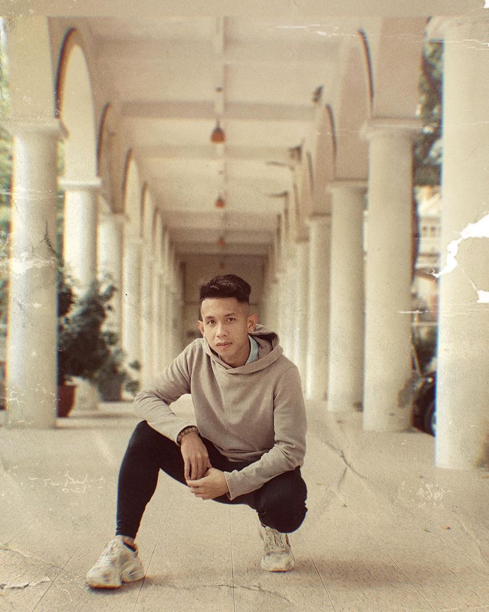 Chàng Pinky điệu đà của tuyển Việt Nam: Đi giày ngàn USD, sành mỹ phẩm, bạn gái cực xinh - Ảnh 9. Chàng Pinky điệu đà của tuyển Việt Nam: Đi giày ngàn USD, sành mỹ phẩm, bạn gái cực xinh - Ảnh 9.