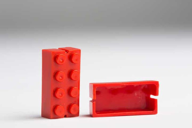 Câu chuyện thành công của LEGO: Từ xưởng mộc nhỏ từng phá sản đến doanh nghiệp được ví như Apple của đồ chơi - Ảnh 2.