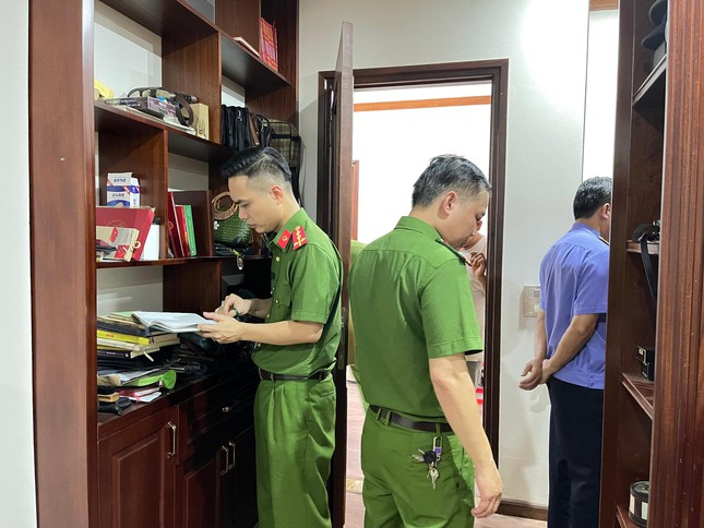  Bắt tạm giam 2 cựu Phó Chủ tịch tỉnh Lào Cai  - Ảnh 2.