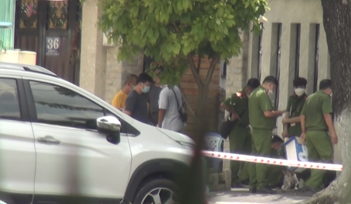  CLIP: Khám nghiệm hiện trường vụ án mạng ở Bình Tân, TP HCM  - Ảnh 1.