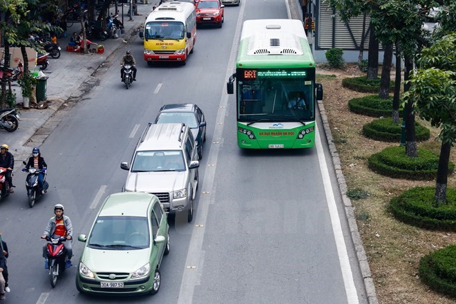 Đề xuất xe buýt thường được chạy vào làn BRT - Ảnh 1.